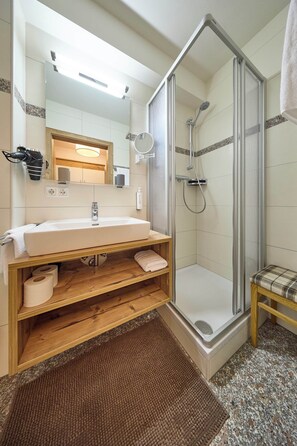 Eenvoudig appartement, 1 slaapkamer | Badkamer