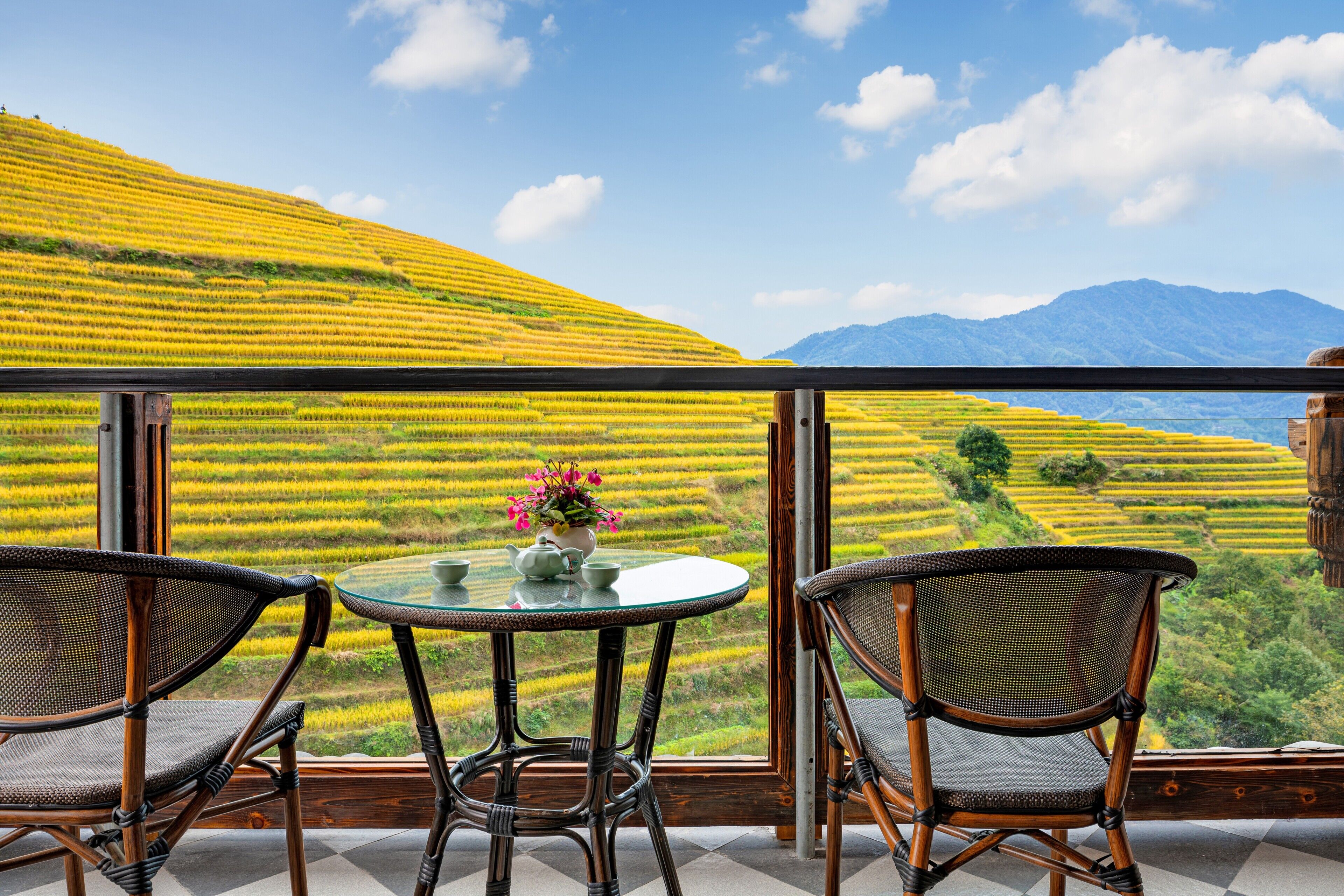 Superior-Doppelzimmer, Balkon, Bergblick | Speisen im Freien
