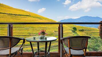 Superior-Doppelzimmer, Balkon, Bergblick | Speisen im Freien