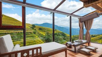 Luxury-Zweibettzimmer, Balkon, Bergblick | Innenbereich