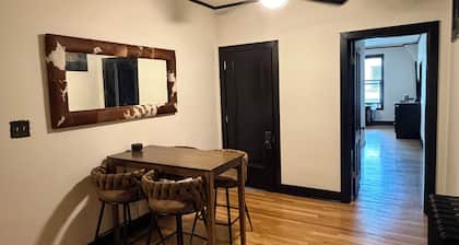 Apartment Eight: Historic Pendleton; Walk to Round-Up, HC, Dining & More.