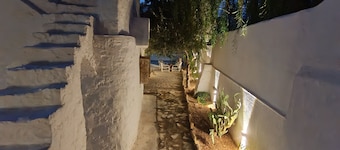 DAR TOUBIB, a traditional villa with a pool in the heart of Tataouine