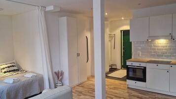 Iron/ironing board, WiFi (free), bed sheets