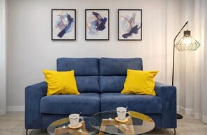 TV - Triviño Granada Centro Apartment with Balcony, Wi-Fi, and Air Conditioning (Granada)