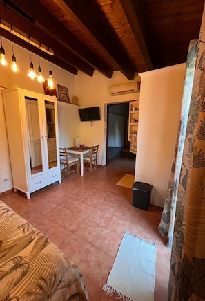 1 chambre, fer et planche à repasser, accès au Wi-Fi (inclus)