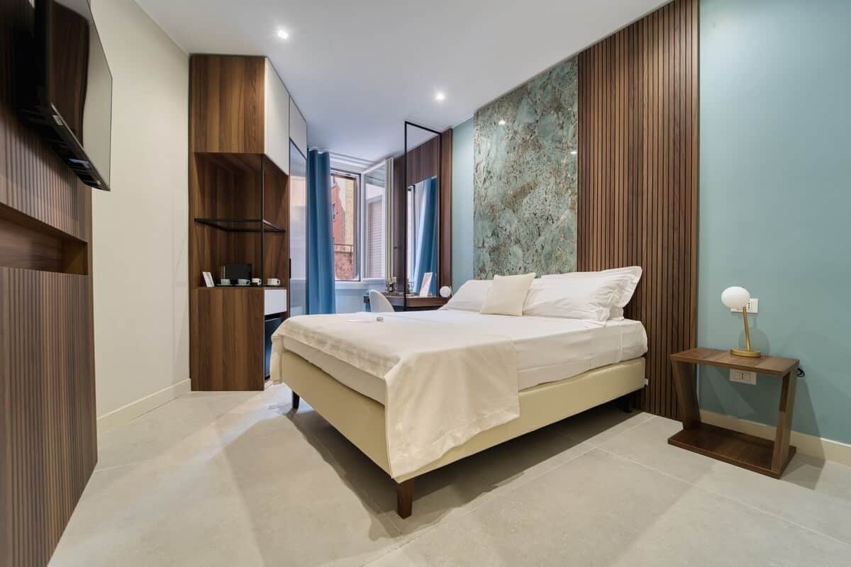 1 bedroom, in-room safe, desk, WiFi (free)