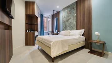 1 bedroom, in-room safe, desk, WiFi (free)