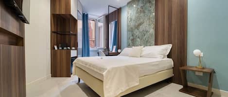1 bedroom, in-room safe, desk, WiFi (free)