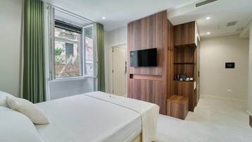 1 bedroom, in-room safe, desk, WiFi (free)