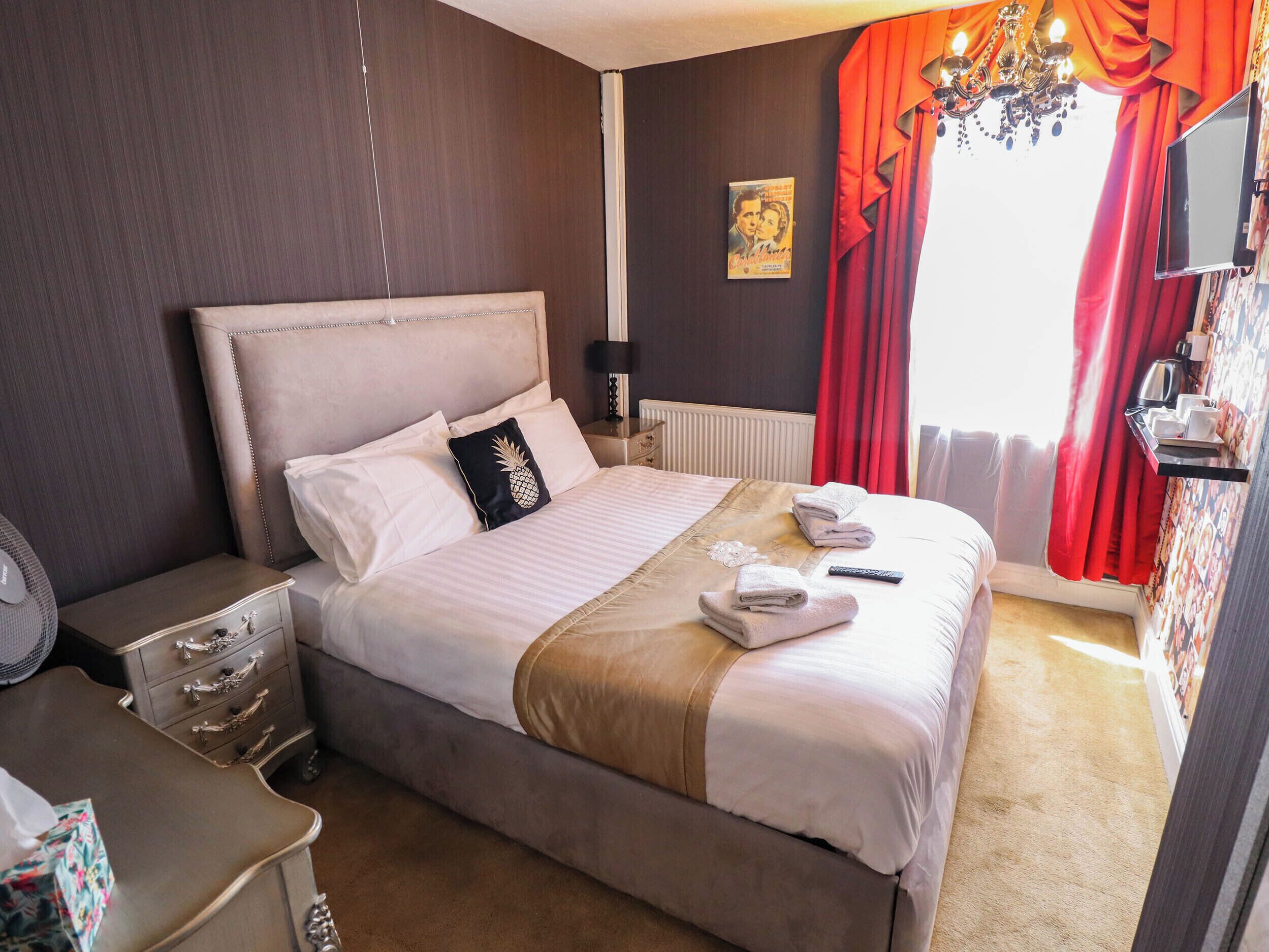 7 bedrooms, desk, free WiFi, individually decorated