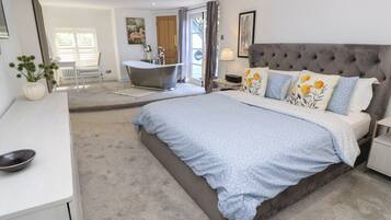 6 bedrooms, WiFi (free), individually decorated, individually furnished