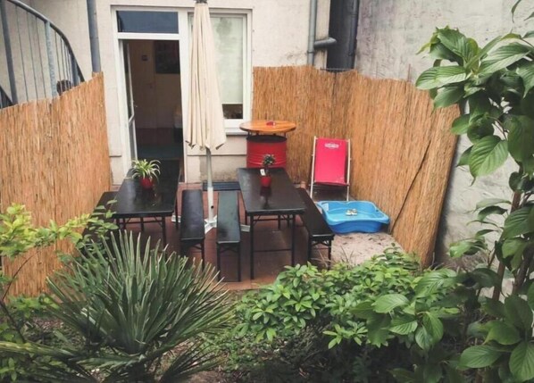Outdoor dining - Vrbo Property (Hamburg)