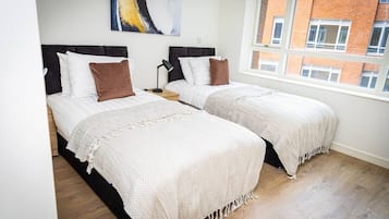 Desk, WiFi, bed sheets