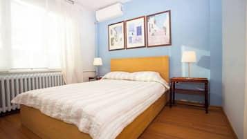 4 habitaciones, tabla de planchar con plancha y cuna de viaje
