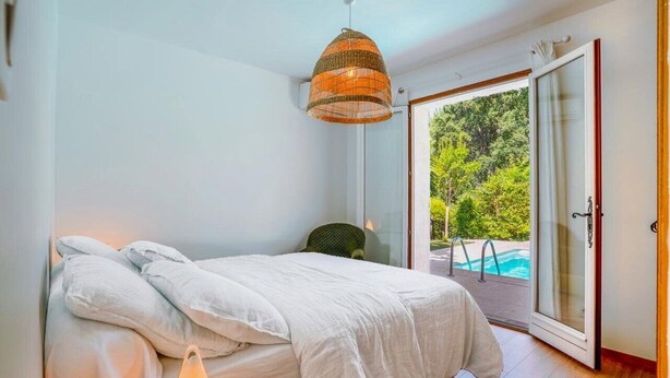 Iron/ironing board, WiFi, bed sheets - La Villa Estérelle — Vue golf, piscine & élégance (Saint Raphael)