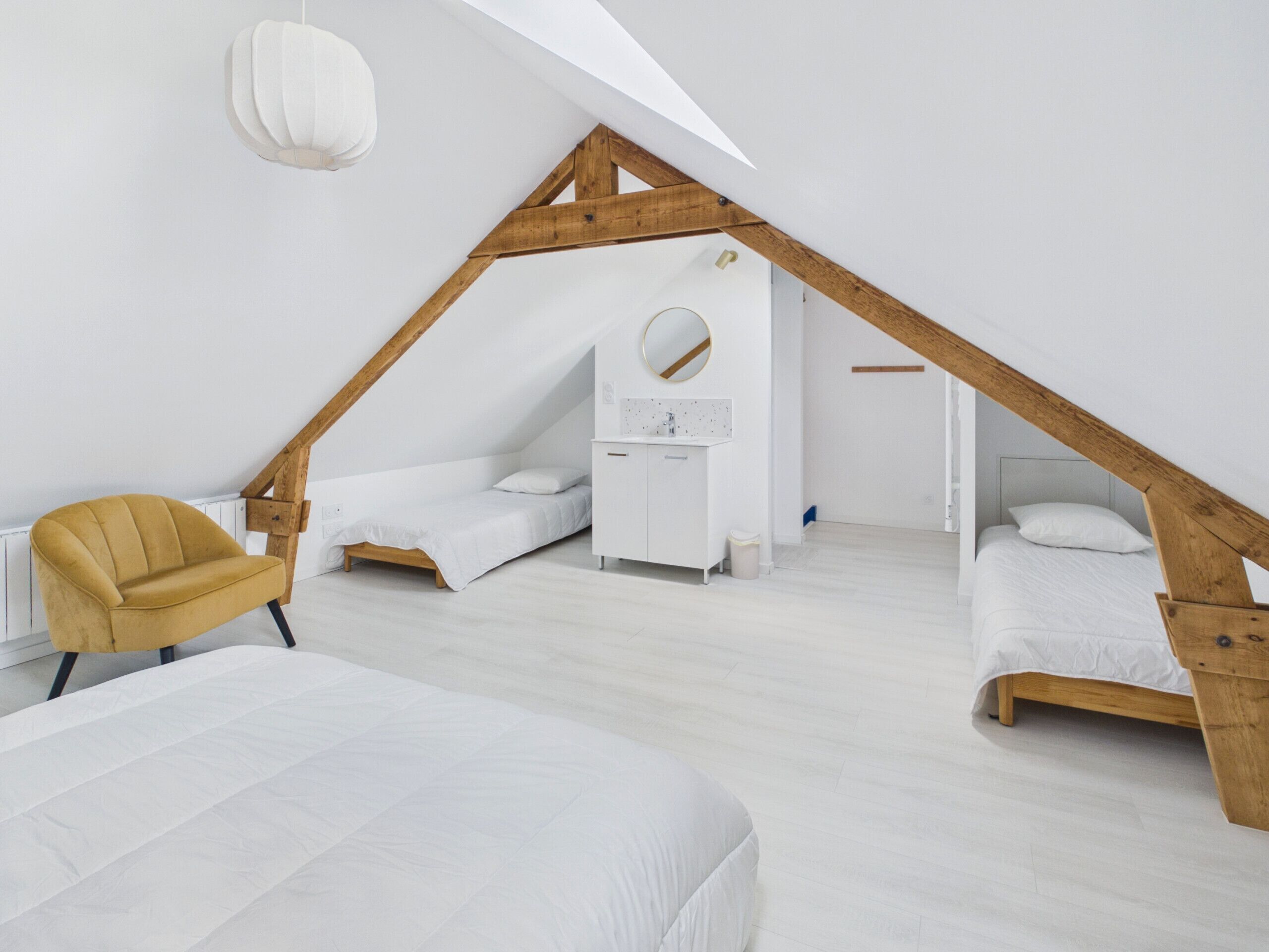 2 bedrooms, iron/ironing board, WiFi (free)