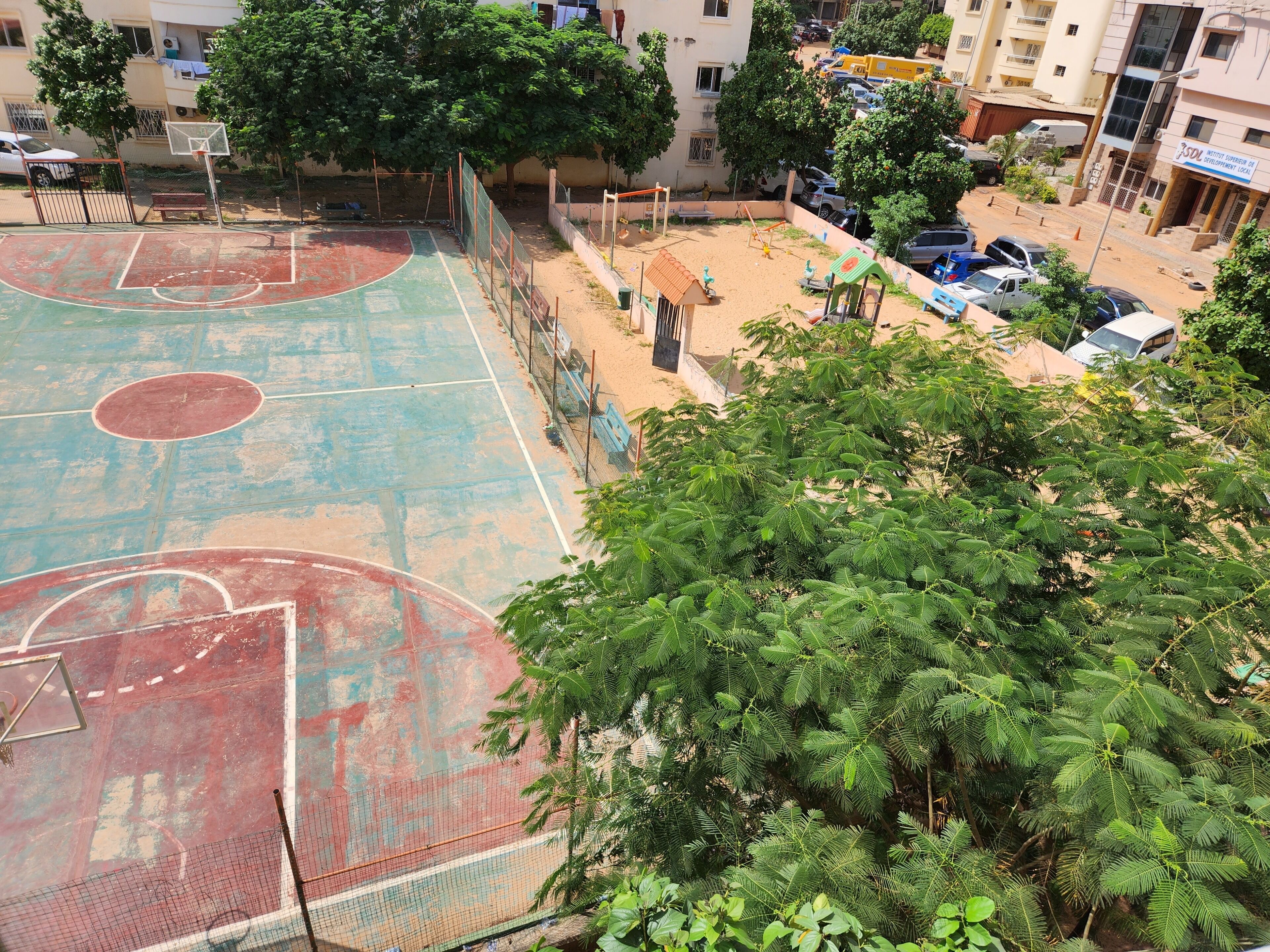 Deluxe Double Room, Garden View | Sport court