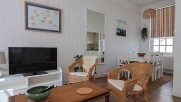 Cottage | Dining