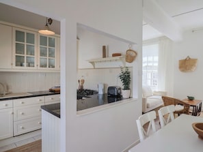 Cottage | Bếp riêng | Máy rửa bát, dụng cụ nấu nướng/bát dĩa/dao nĩa 