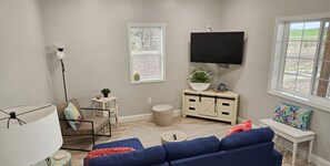 TV - The Last Lake Stop- 2Bedroom Home (Peru)