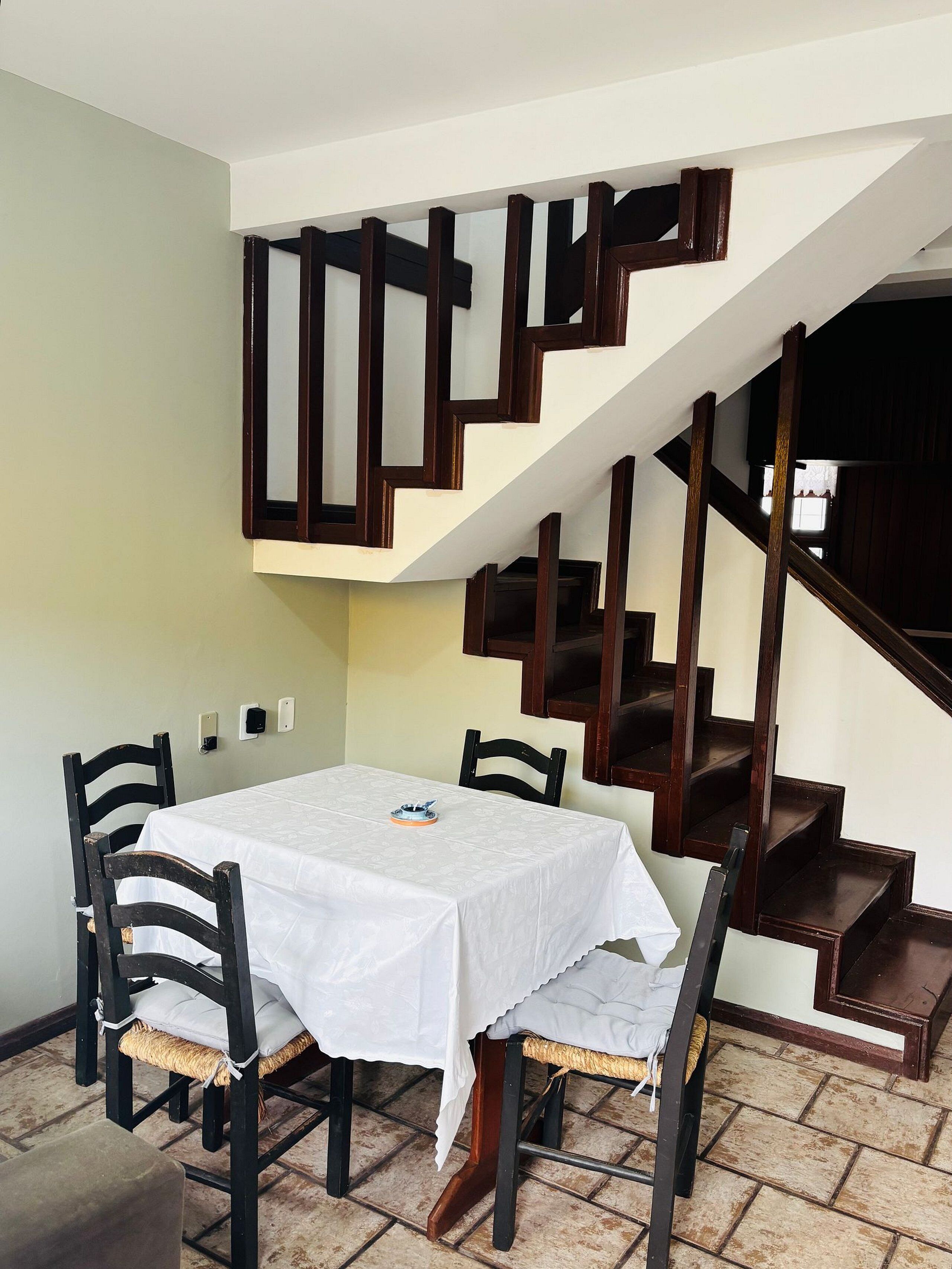 Basic Chalet | Dining