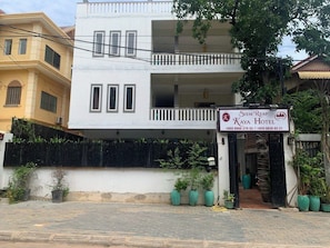 A hotel entrance with a sign for 'Siem Reap Kaya Hotel' and contact numbers. - Kaya Hotel  (Krong Siem Reap)
