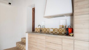 Private kitchen - Holiday Home 'Casa Ferrobo - Amy' with Shared Pool, Wi-Fi and Air Conditioning (Farrobo)