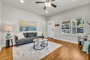 Living area - 7th St Retreat-Tv's in Every Bedroom-Fully Fenced (Tulsa)
