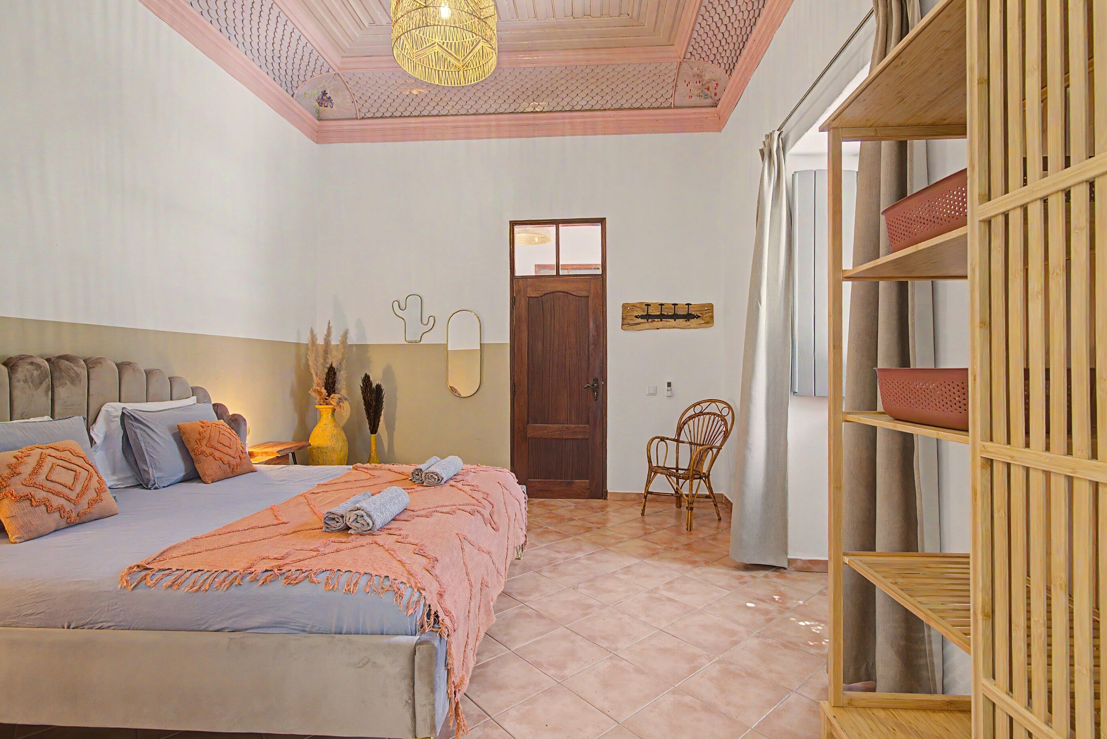 2 chambres, fer et planche à repasser, Wi-Fi, draps fournis