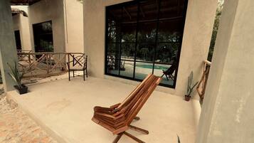 Deluxe-Zimmer, Poolblick | Terrasse/Patio