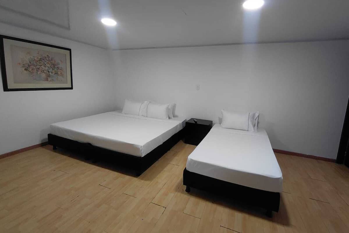 Habitació triple Deluxe, bany privat | Wifi gratuïta