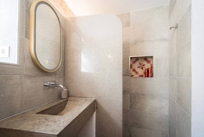 Bathroom - Holiday Home 'Casa Ferrobo - Samantha' with Shared Pool, Wi-Fi and Air Conditioning (Farrobo)