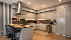 Private kitchen - Luxury apartment with ocean views and a pool | Air conditioning | 2 suites (Albufeira)
