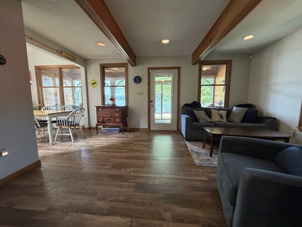 Living area - Sandy Shores on Silver Lake (Belmont)