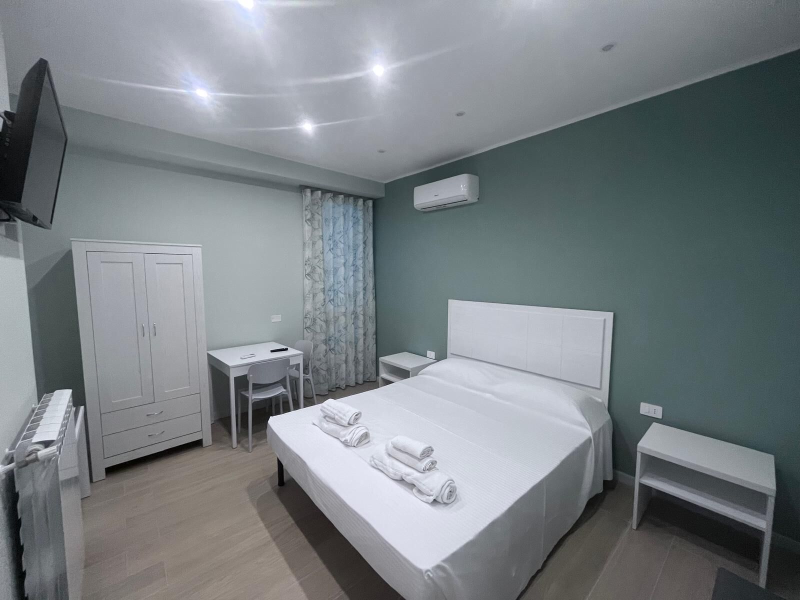 Comfort Double Room | Desk, WiFi (free)