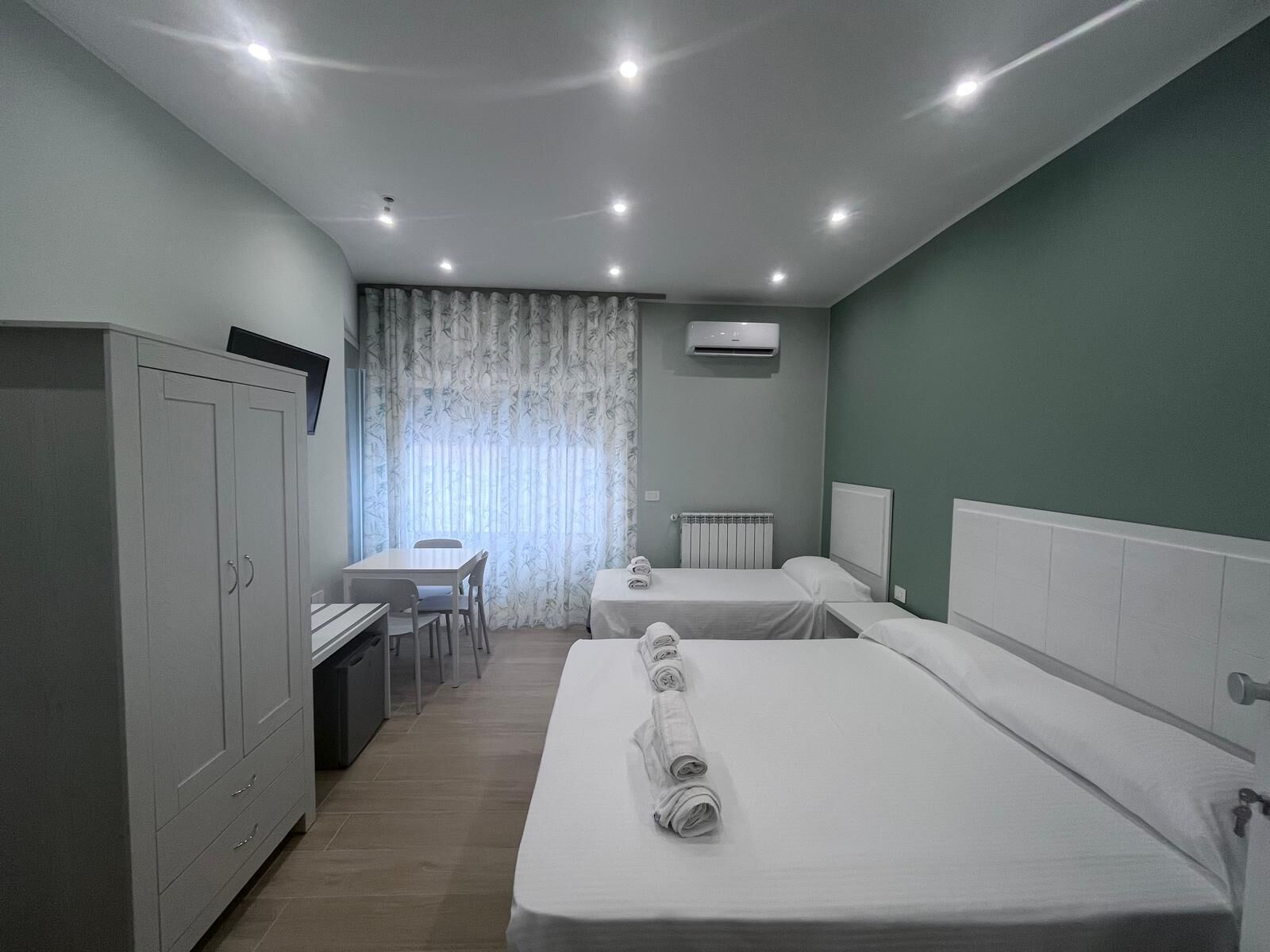 Comfort Triple Room | Desk, WiFi (free)