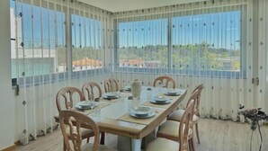 Dining - Sunny villa: huge pool, barbecue, and table tennis fun (Albufeira)