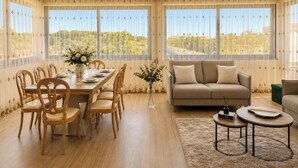 Interior - Sunny villa: huge pool, barbecue, and table tennis fun (Albufeira)