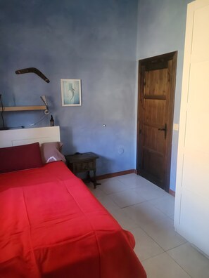 2 bedrooms, iron/ironing board, bed sheets