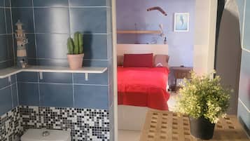 2 bedrooms, iron/ironing board, bed sheets