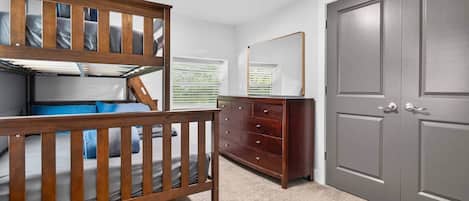 4 bedrooms, WiFi, bed sheets