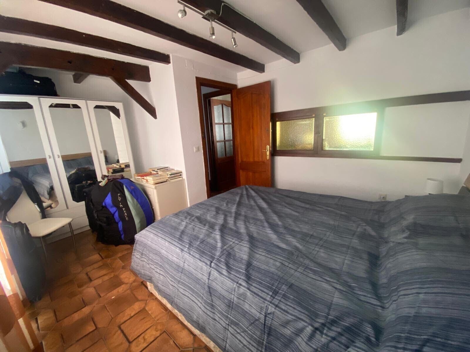 3 slaapkamers, een strijkplank/strijkijzer, wifi, beddengoed