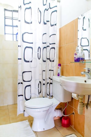Bathroom - Cosy 1 bedroom Westlands -School Lane (Nairobi)