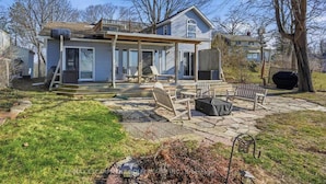 A two-story house with a covered patio area. - Lake Erie Retreat (Haldimand)