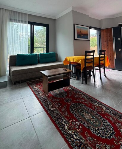 1+1 apartment with private garden in the center of Avşa Island, close to the sea