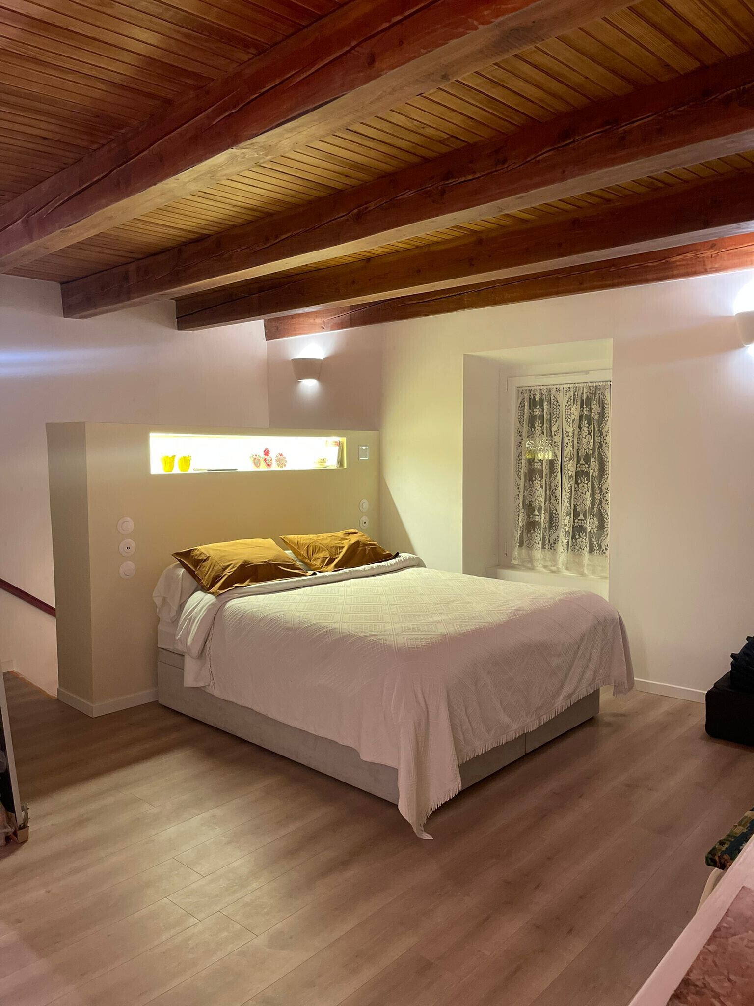 4 bedrooms, iron/ironing board, WiFi (free), bed sheets