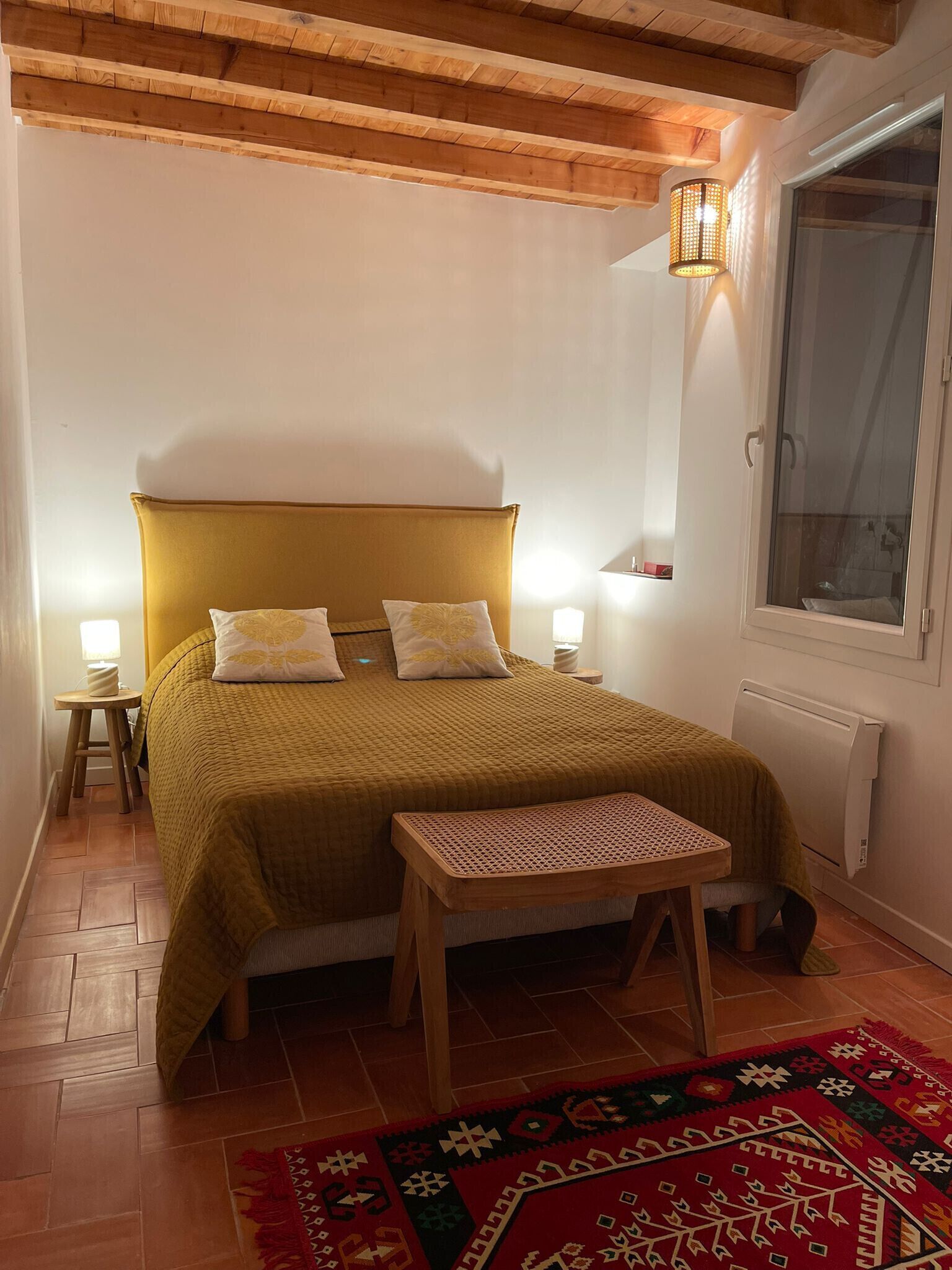 4 bedrooms, iron/ironing board, WiFi (free), bed sheets