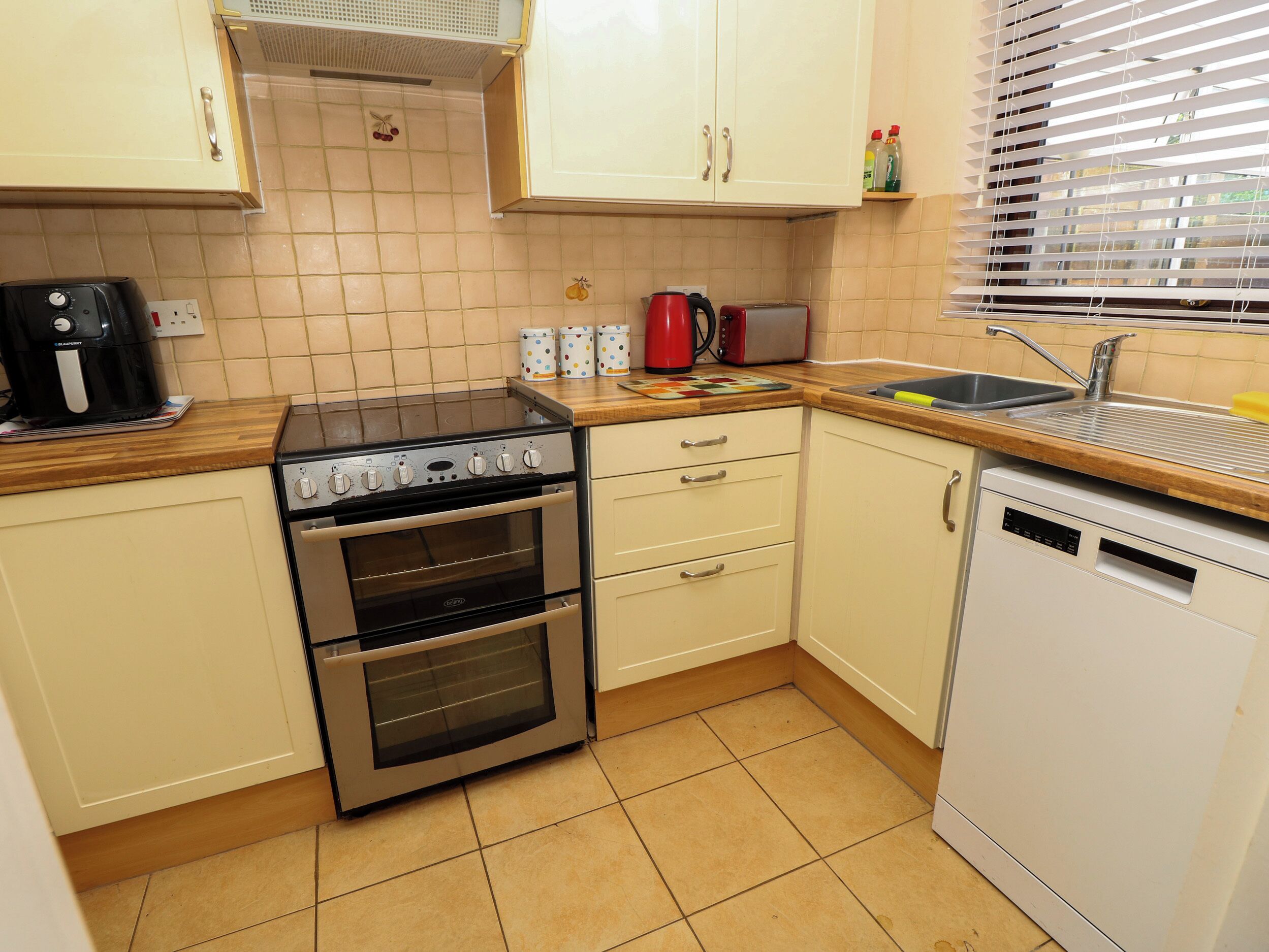 Dishwasher, cookware/dishes/utensils