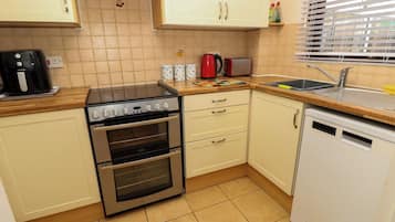 Dishwasher, cookware/dishes/utensils