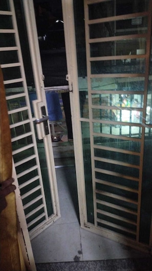 Exterior detail - Blue Eyes Hotel and Restaurant (Phnom Penh)